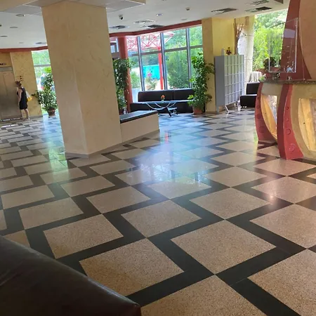 卡门耐克酒店 4* 希典