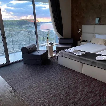 Kamenec ホテル キテン