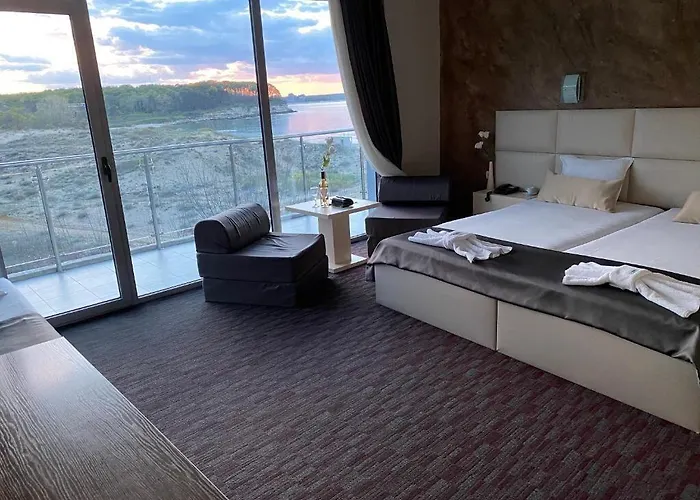 Kamenec ホテル キテン